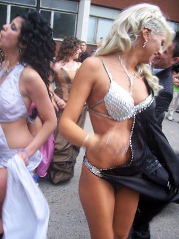 Эпатажные выпускницы 2013 года (ФОТО) Эпатажные выпускницы 2013 года (ФОТО)