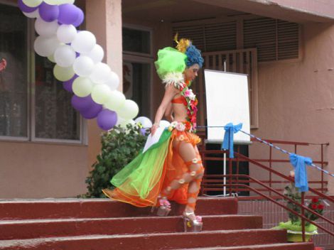 Эпатажные выпускницы 2013 года (ФОТО) Эпатажные выпускницы 2013 года (ФОТО)