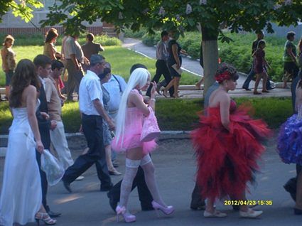 Эпатажные выпускницы 2013 года (ФОТО) Эпатажные выпускницы 2013 года (ФОТО)
