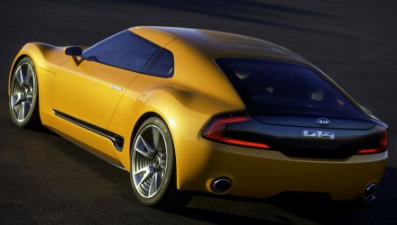 Заднеприводный концепт-кар KIA GT4 Stinger (ФОТО)
