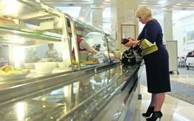 Столовые АП и комитетов Рады закупили ягнятину по 543 грн за кг и итальянский сыр по 351 грн