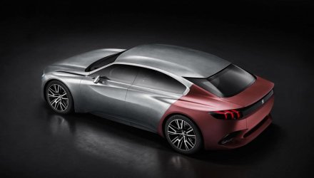 Компания Peugeot рассекретила хэтчбек с акульей кожей  (ФОТО)