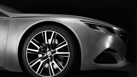 Компания Peugeot рассекретила хэтчбек с акульей кожей  (ФОТО)