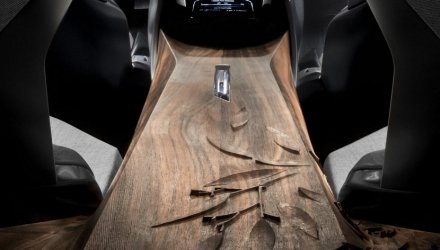 Компания Peugeot рассекретила хэтчбек с акульей кожей  (ФОТО)