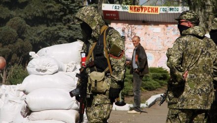 На Донетчине боевики избили гаишников и отобрали у них оружие - СМИ 