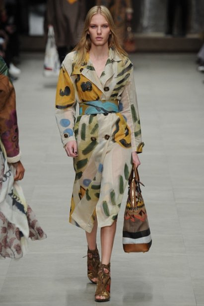Парад узоров в осенне-летней коллекции Burberry сезона 2014-2015 (ФОТО, ВИДЕО)