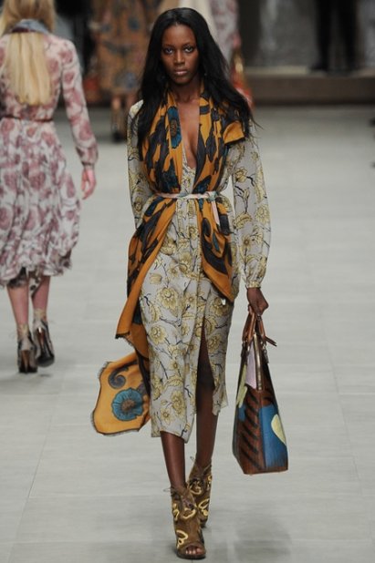 Парад узоров в осенне-летней коллекции Burberry сезона 2014-2015 (ФОТО, ВИДЕО)