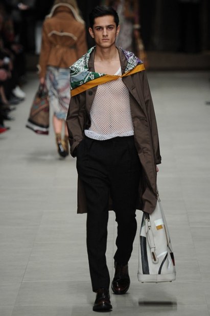 Парад узоров в осенне-летней коллекции Burberry сезона 2014-2015 (ФОТО, ВИДЕО)