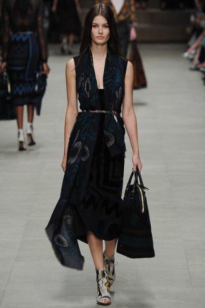 Парад узоров в осенне-летней коллекции Burberry сезона 2014-2015 (ФОТО, ВИДЕО)