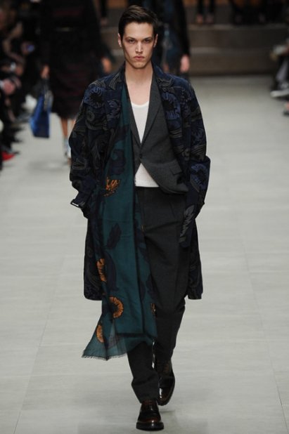 Парад узоров в осенне-летней коллекции Burberry сезона 2014-2015 (ФОТО, ВИДЕО)