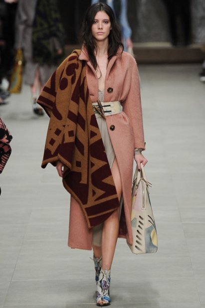 Парад узоров в осенне-летней коллекции Burberry сезона 2014-2015 (ФОТО, ВИДЕО)