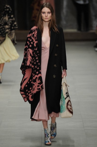 Парад узоров в осенне-летней коллекции Burberry сезона 2014-2015 (ФОТО, ВИДЕО)