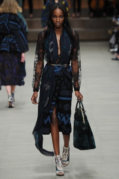 Парад узоров в осенне-летней коллекции Burberry сезона 2014-2015 (ФОТО, ВИДЕО)