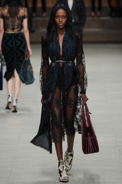 Парад узоров в осенне-летней коллекции Burberry сезона 2014-2015 (ФОТО, ВИДЕО)