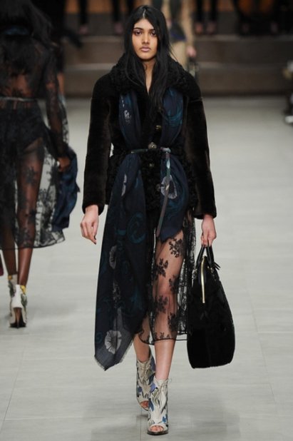 Парад узоров в осенне-летней коллекции Burberry сезона 2014-2015 (ФОТО, ВИДЕО)