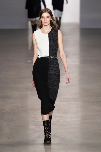 Черно-белый трикотаж в коллекции Calvin Klein сезона осень-зима 2014 (ФОТО) Черно-белый трикотаж в коллекции Calvin Klein сезона осень-зима 2014 (ФОТО)