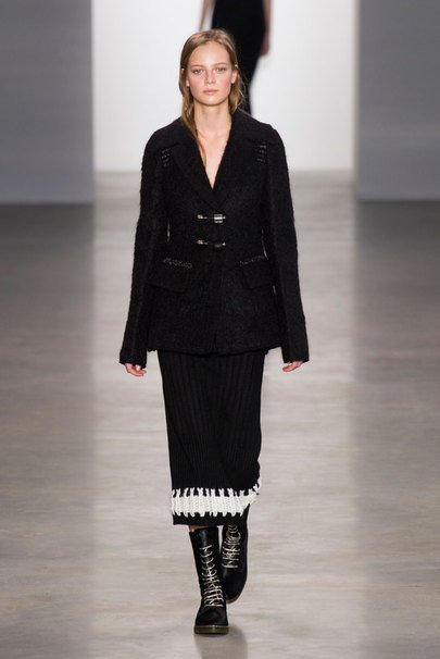 Черно-белый трикотаж в коллекции Calvin Klein сезона осень-зима 2014 (ФОТО) Черно-белый трикотаж в коллекции Calvin Klein сезона осень-зима 2014 (ФОТО)