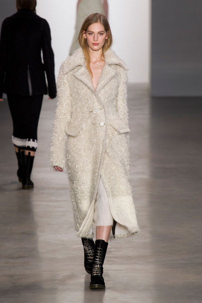 Черно-белый трикотаж в коллекции Calvin Klein сезона осень-зима 2014 (ФОТО) Черно-белый трикотаж в коллекции Calvin Klein сезона осень-зима 2014 (ФОТО)