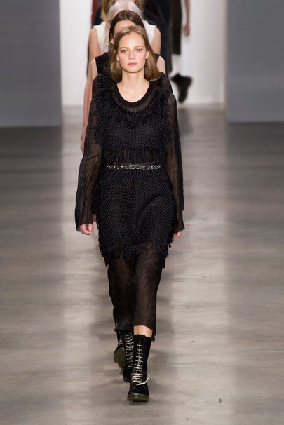 Черно-белый трикотаж в коллекции Calvin Klein сезона осень-зима 2014 (ФОТО) Черно-белый трикотаж в коллекции Calvin Klein сезона осень-зима 2014 (ФОТО)