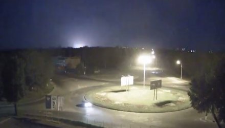 В Сети появилось видео мощного взрыва в Луганске вблизи аэропорта (ВИДЕО)
