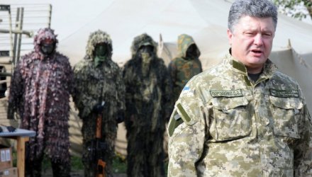 Порошенко: Смертельное дыхание войны чувствуется снова