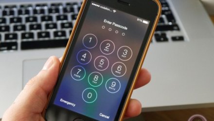 Эксперты обнаружили троян, который активно следит за юзерами iPhone